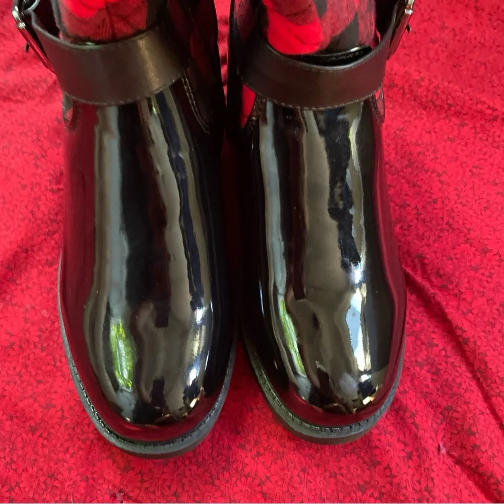 Lane Bryant Stylish Red Plaid Quilted Women's Boots‎ with Buckle and Zip Sz 8